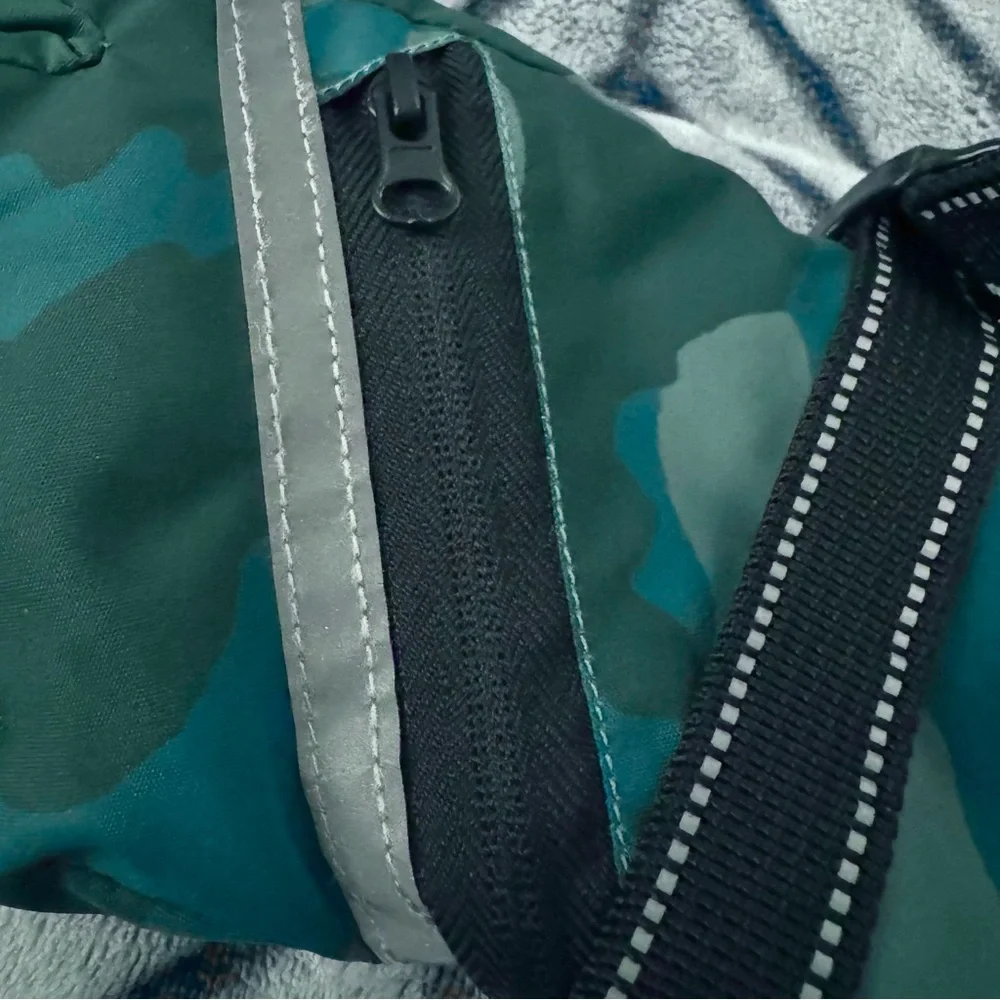 All in Motion Camouflage Print Winter Gloves with Zipper Compartment